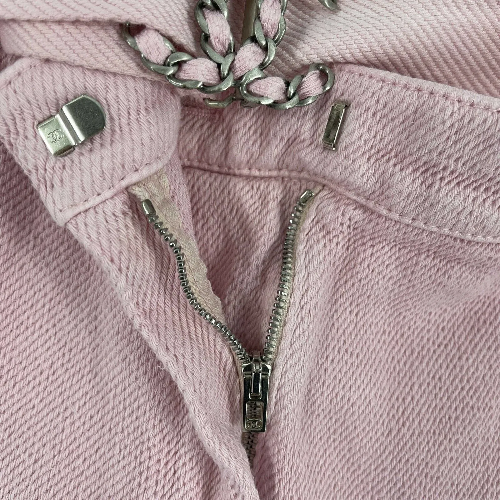 CHANEL - 19P CC Logo Belted Long Cotton Textured PInk Shorts - 38 US M