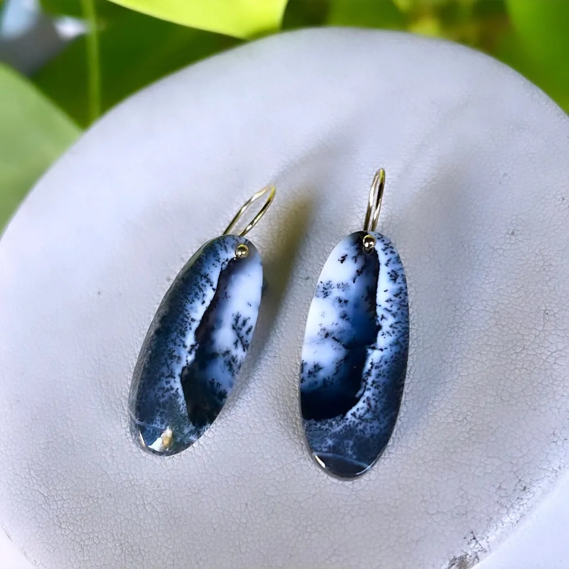 Downhill earrings in dendritic agates