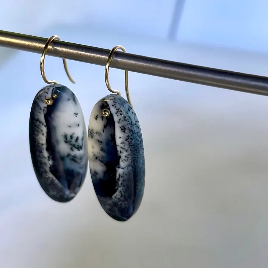 Downhill earrings in dendritic agates