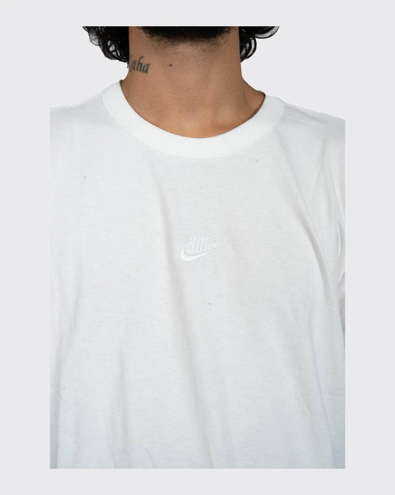 Nike Sportswear premium Essential Sust Tee DO7392-100